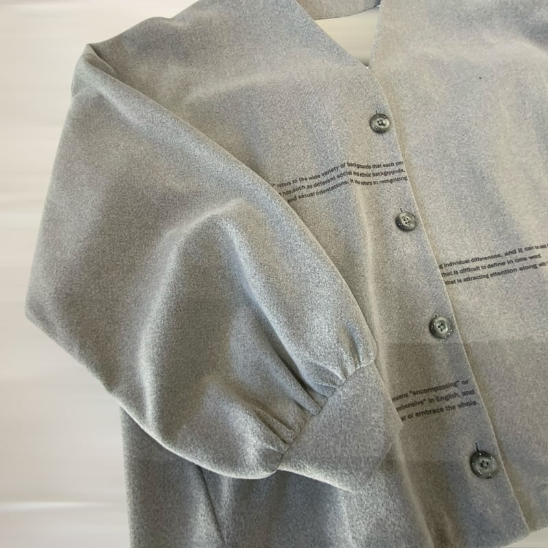 エアリーニードルロゴプリントカーディガン 895115 〜ayane