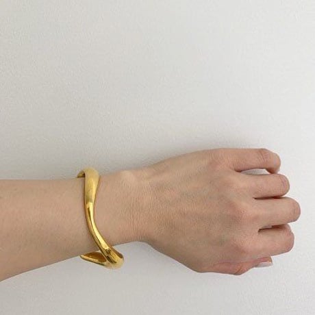 Volume Curve Bangle  BRB-21016~ DeWLuX ~