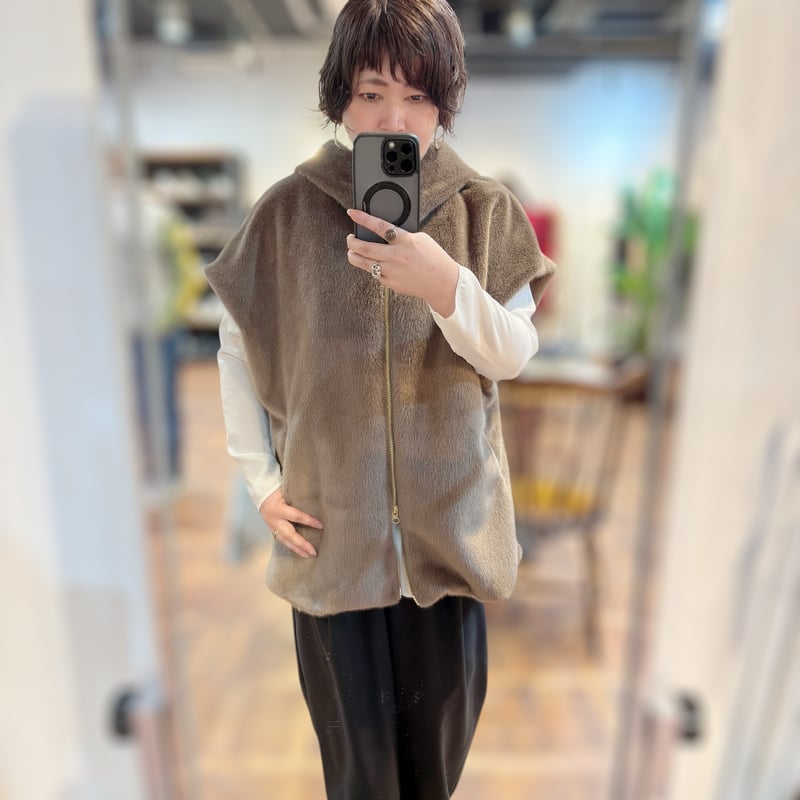 momokenファーベスト ノーカラー　マルティニーク martinique（マルティニーク）の「フェイクファーベスト（ベスト