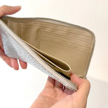 Lzip Wallet | 上質なヤギ革に精緻な型押しを施したコンパクト長財布～Coquette～