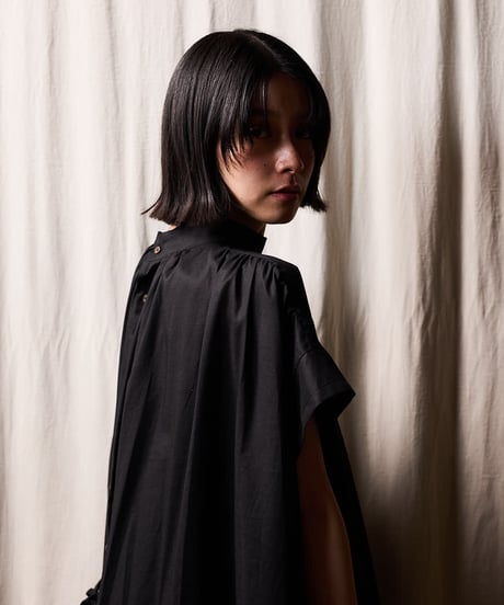静寂の欠片 Half sleeve back-opened dress