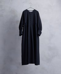 翳る梢 Collarless Half-placket shirt dress