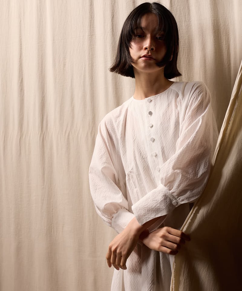 翳る梢 Collarless Half-placket shirt dress | the m