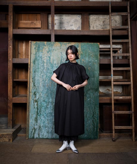 静寂の欠片 Half sleeve back-opened dress