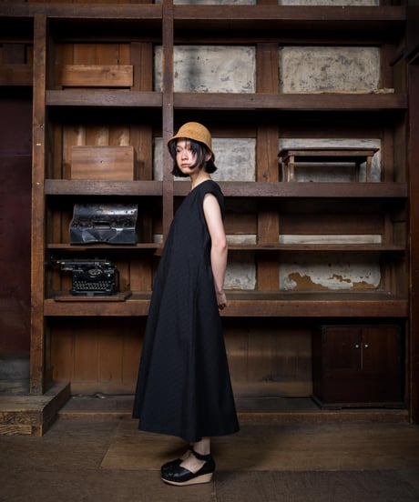 翳る梢 Sleeveless Shoulder-tucked Dress