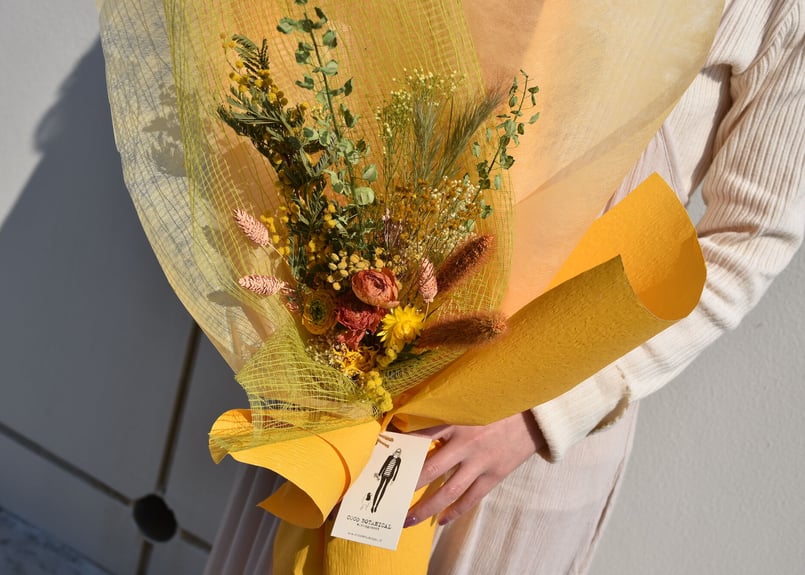 micoページ(フラワーブーケのチュールエプロン) 店頭受け取り】ブーケ(S) | COCO BOTANICAL arrangement |ドラ