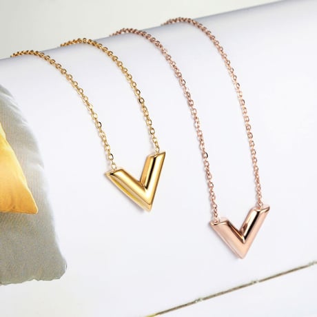 luxury V necklace