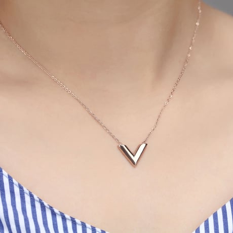 luxury V necklace