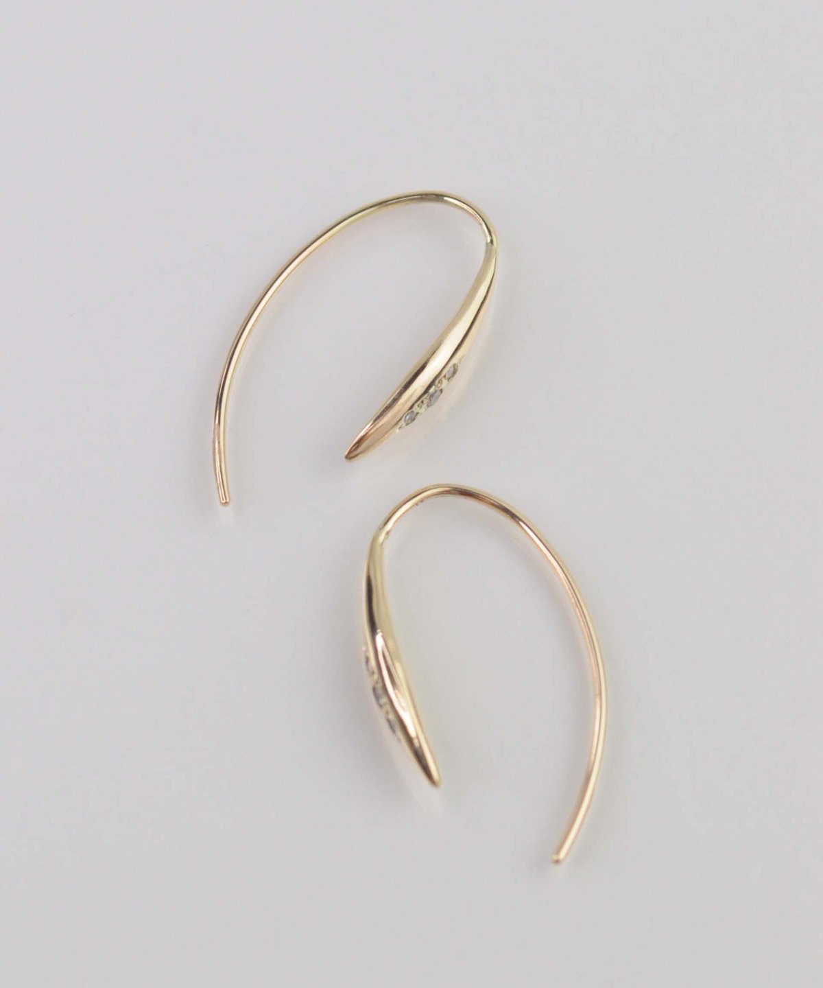 anq.】K10・0.03ctダイヤモンド 「dew」 フックピアス | KU-CROISS