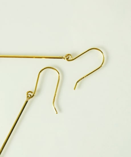 【anq.】K18・0.2ct レーザーホールダイヤモンド フックピアス