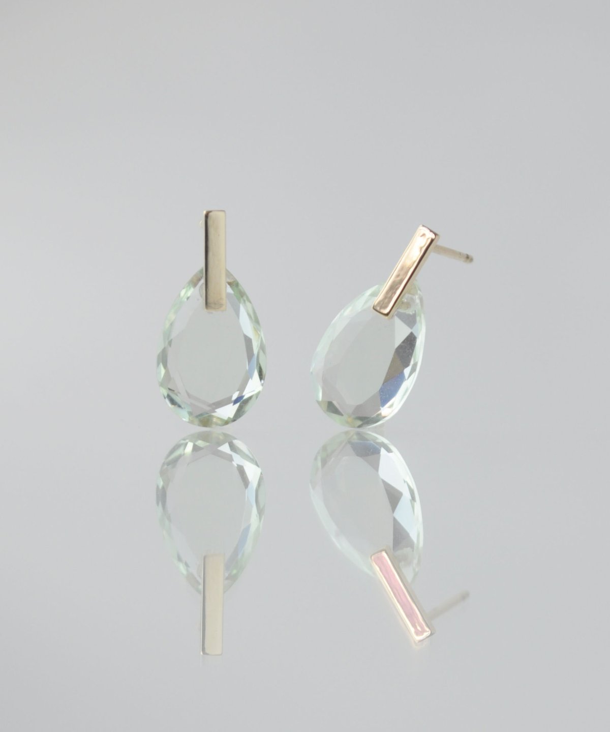 anq.】K10・ペアシェイプバースタッドピアス(グリーンアメシスト) | KU