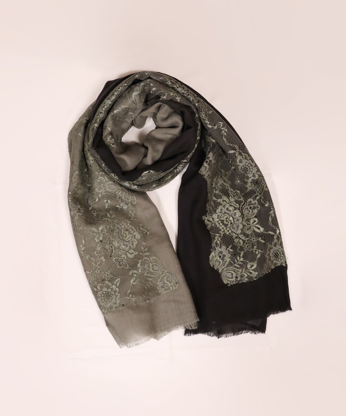 カシミヤ混 レース刺繍ストール | KU-CROISSANT 公式オンライン