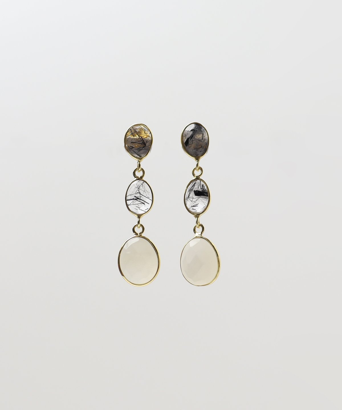 【国内即発】≪chibi jewels≫天然石ムーンストーン貝がらピアス 天然石ピアス ムーンストーン/ブラックルチルクォーツ | KU