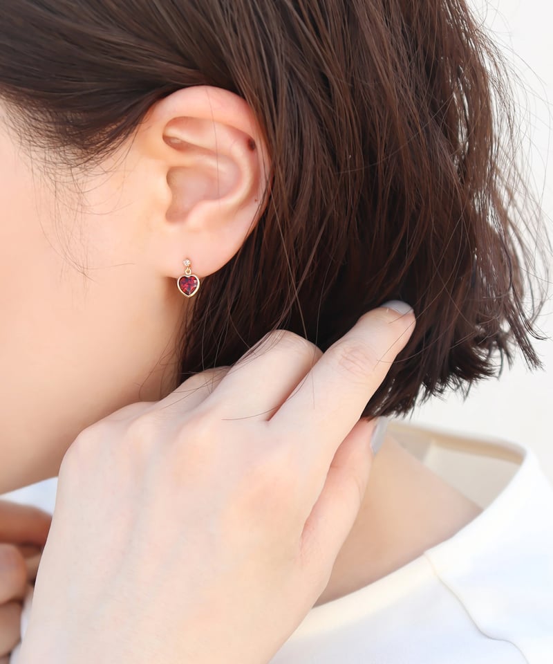 anq.】K18・0.04ctダイヤモンド/ガーネット ハートポストピアス | KU