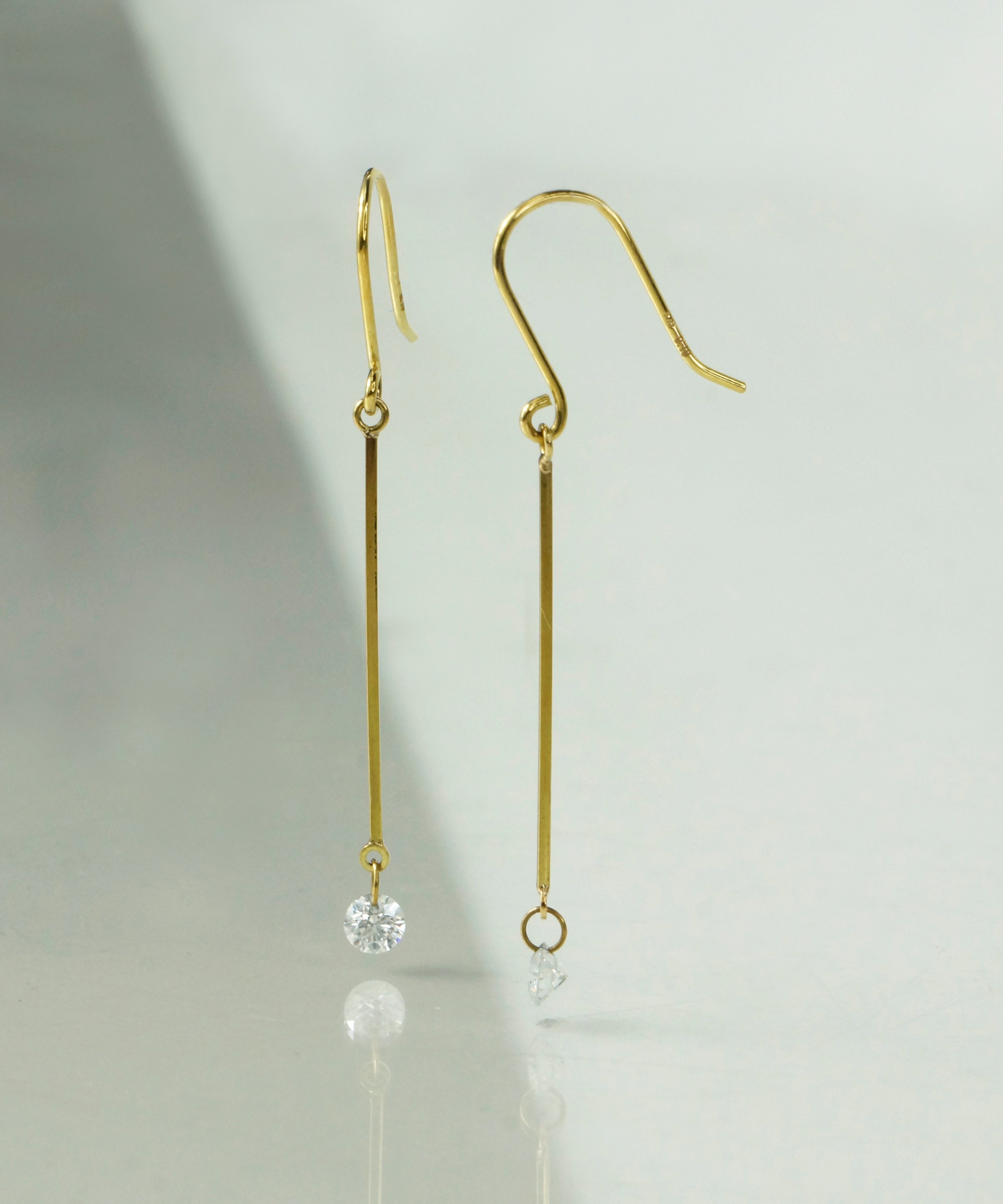anq.】K18・0.2ct レーザーホールダイヤモンド フックピアス | KU-CROIS