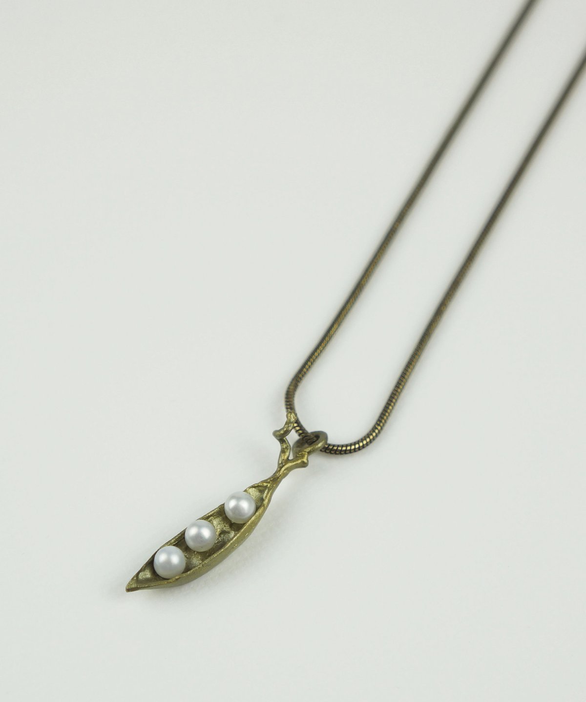 MICHAEL MICHAUD エンドウ豆ネックレス エンドウのペンダント 革紐 7個のパール Peapod Pendant Leather