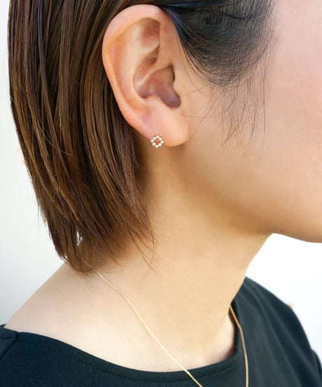 【anq.】K10・Snowflake ダイヤモンド0.16ct ポストピアス