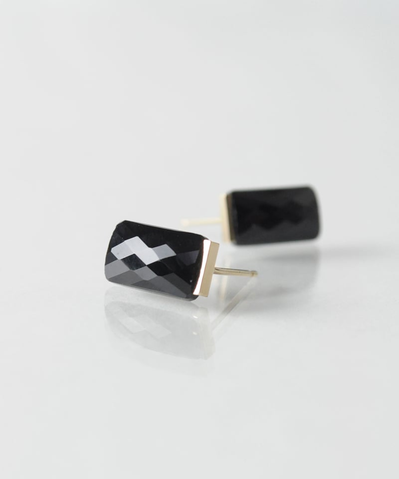 クアラントット　ピアス　una notte ウナノッテ　オニキス　onyx anq.】K10・スクエアスタッドピアス(オニキス) | KU-CROISSANT
