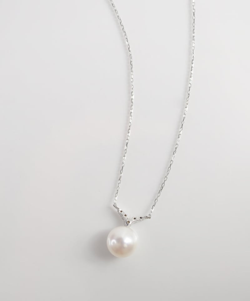 anq.】 K10WG・0.05ctダイヤモンド/アコヤパール Vライン ネックレス |