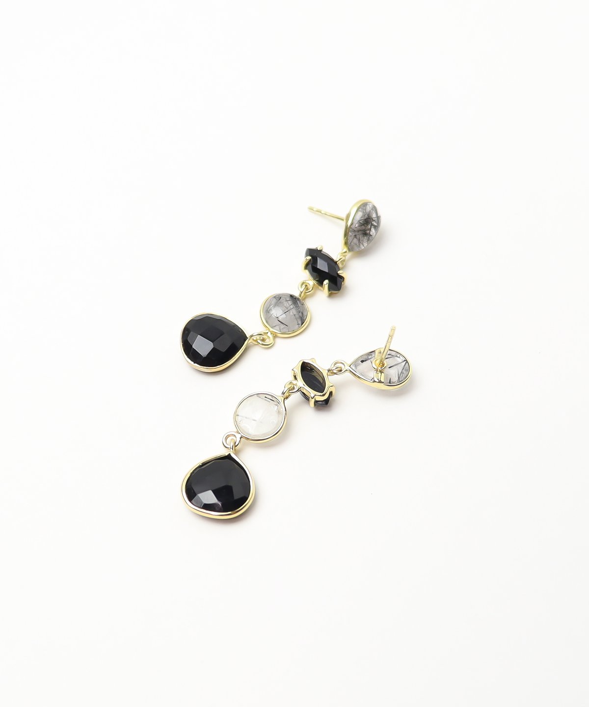 【レオン様】天然石ピアス おまとめ4点 レオン様】天然石ピアス4点おまとめ