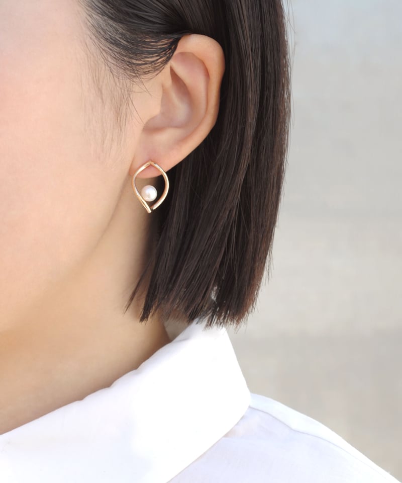 anq.」K10・Petal パールピアス | KU-CROISSANT 公式オンラインストア