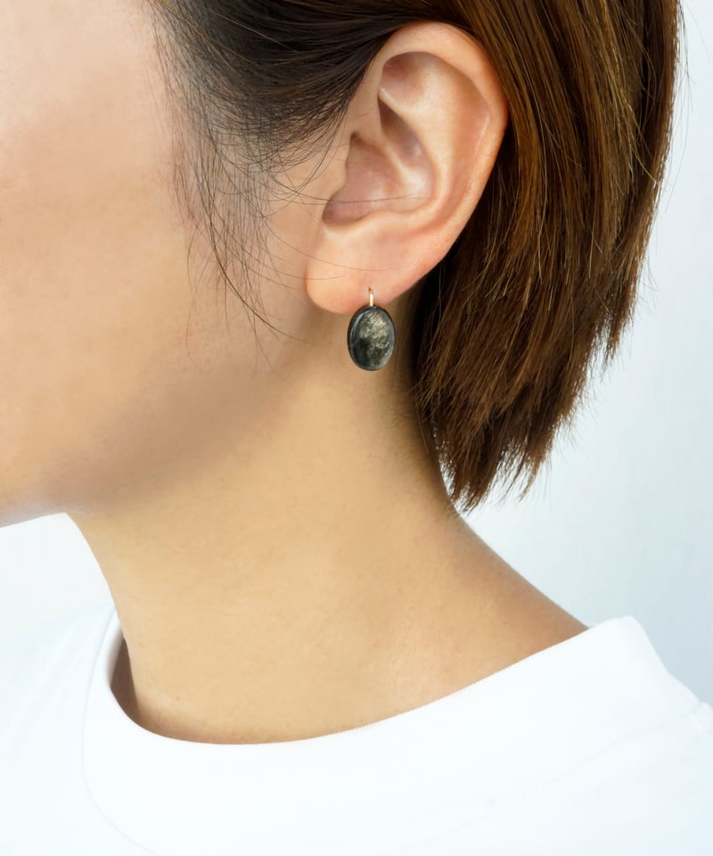 anq.】K10・天然石 OneStoneピアス ゴールデンマイカ | KU-CROISSA