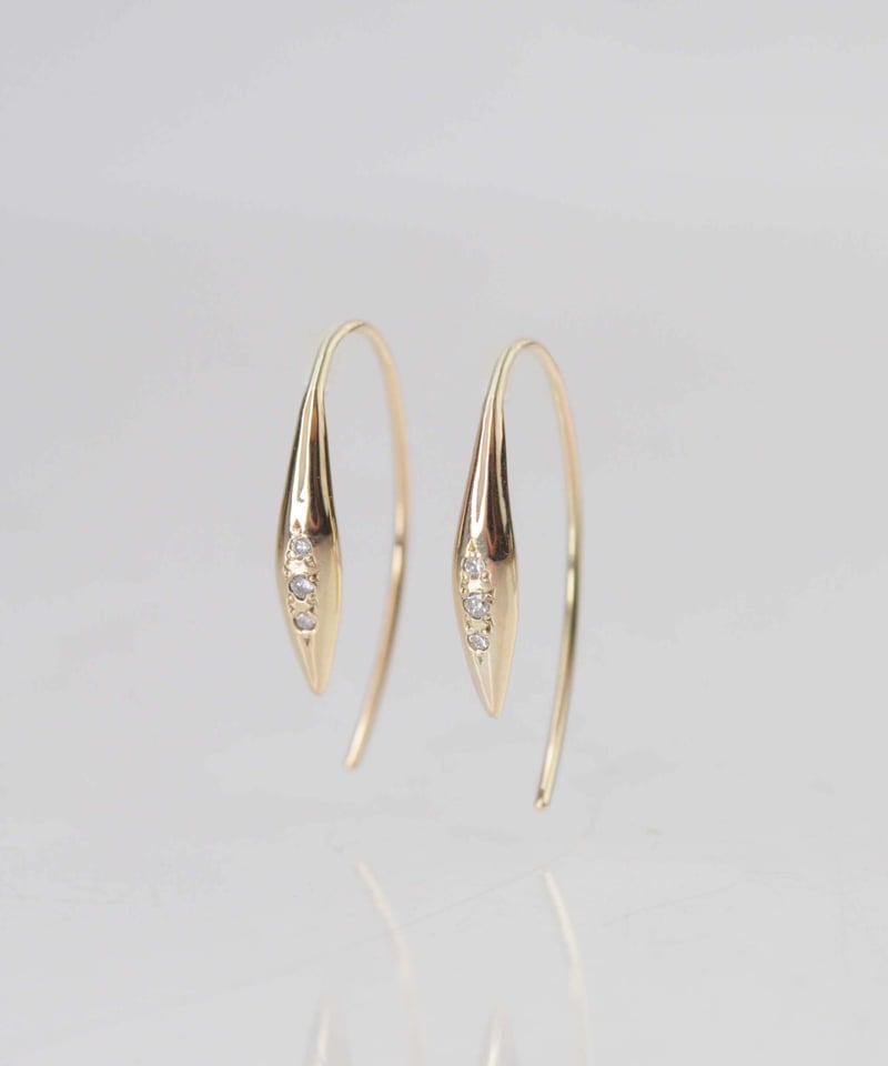 anq.】K10・0.03ctダイヤモンド 「dew」 フックピアス | KU-CROISS