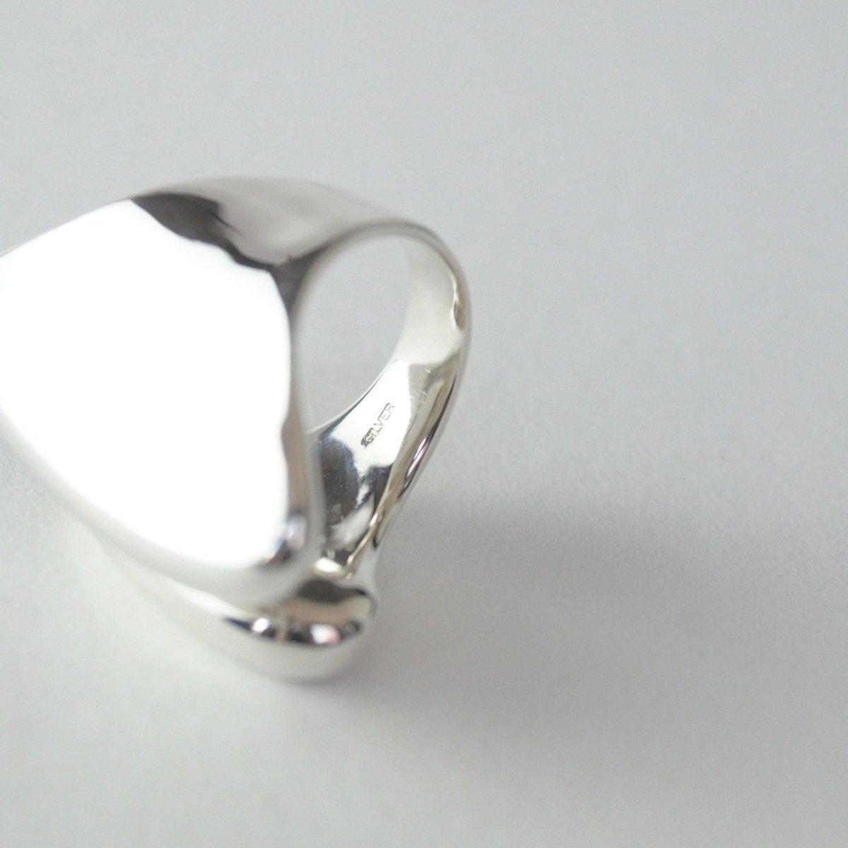 指輪・リング QUARQOR 91 silver925 RING anq.】シルバー925 アシンメトリーボリュームリング | KU