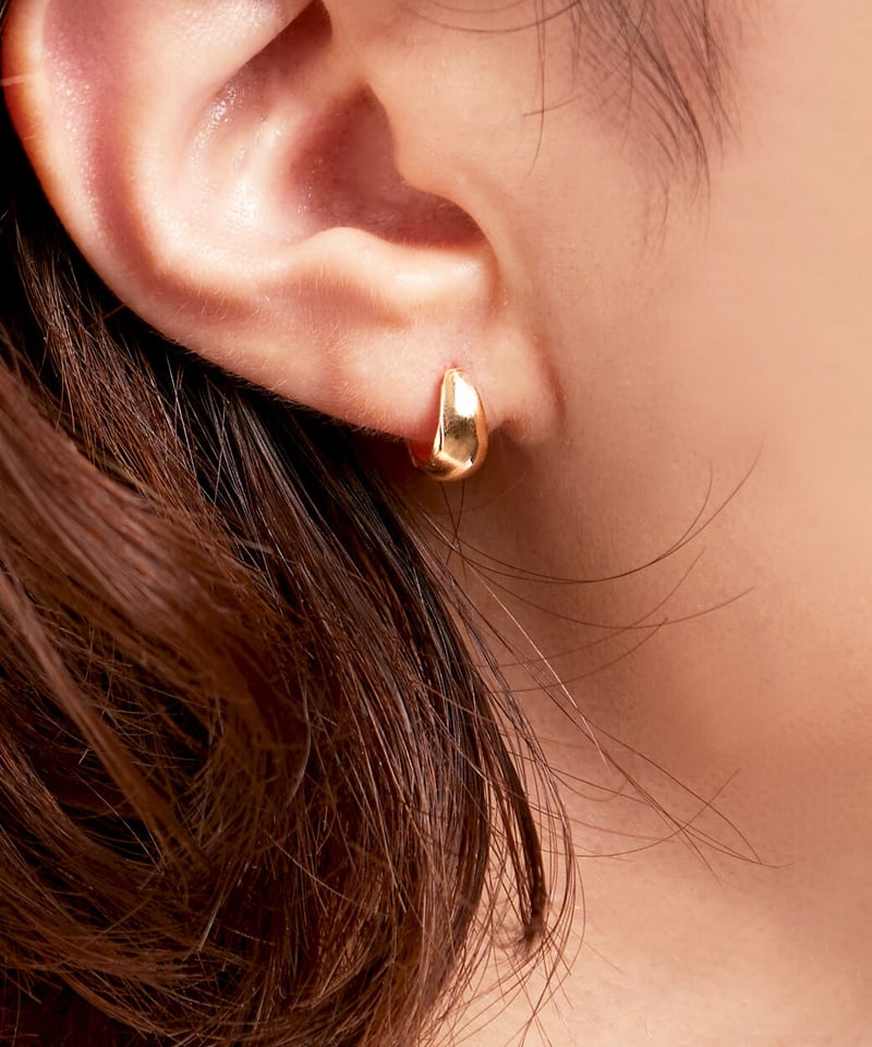 anq. アンク　k10 ペアシェイプバー　ピアス　オニキス anq. k10 ペアシェイプバー ピアス