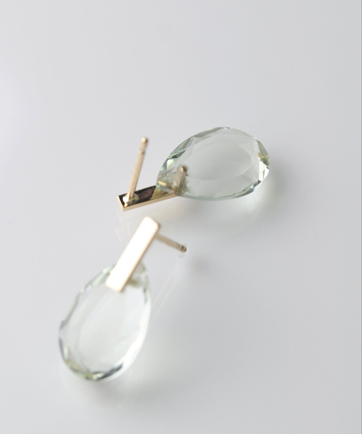 anq.】K10・ペアシェイプバースタッドピアス(グリーンアメシスト) | KU