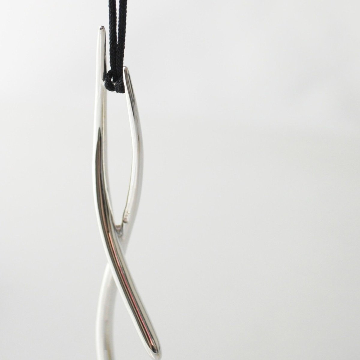 【anq.】<L>シルバー925 フローライン シルクコードペンダント