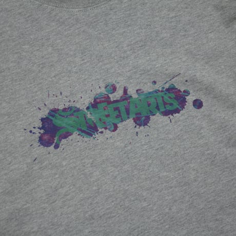 "STREET ARTS STICKER LOGO BIG T-Shirt" / GRAY