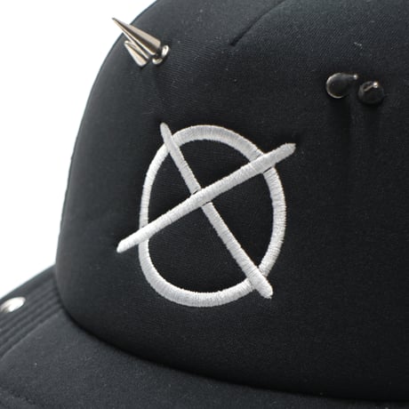 【BLXCK TOKYO】　キャップ "SPIKED TRUCKER HAT"