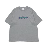 "STREET ARTS STICKER LOGO BIG T-Shirt" / GRAY