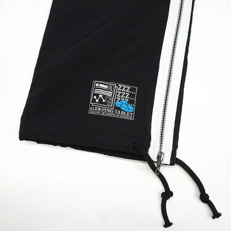 【SLEEPING TABLET】パンツ "CRIME [ FLEECE LINING SIDE ZIP PANTS ]" / BLACK-WHITE