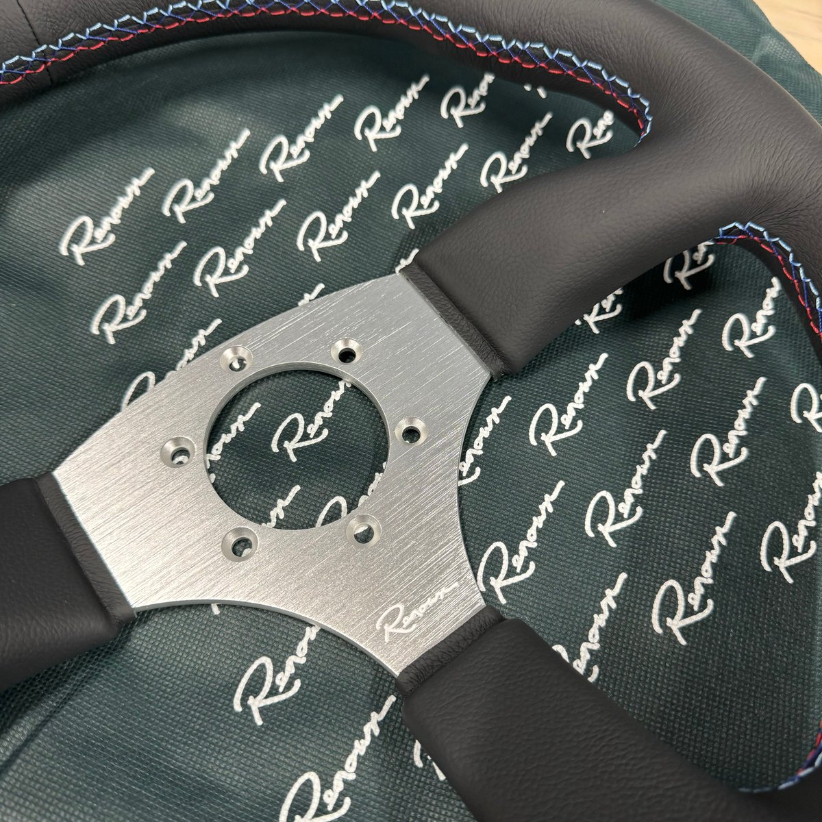 130R シルバー モータースポーツ | Renown Japan