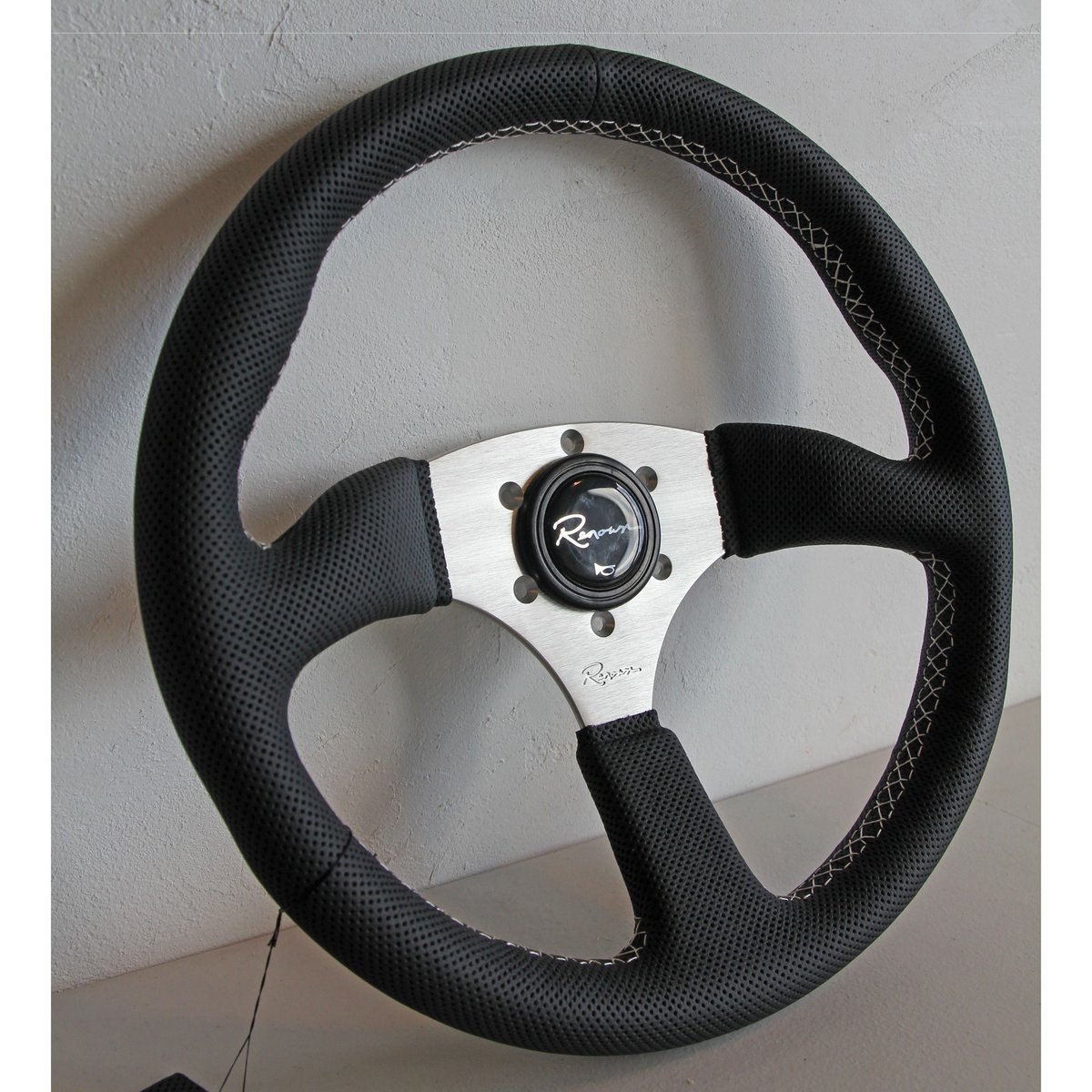 RENOWN　レナウン　ステアリング130Rロッソ350mm Renown 130R Motorsport Steering Wheel – Renown USA