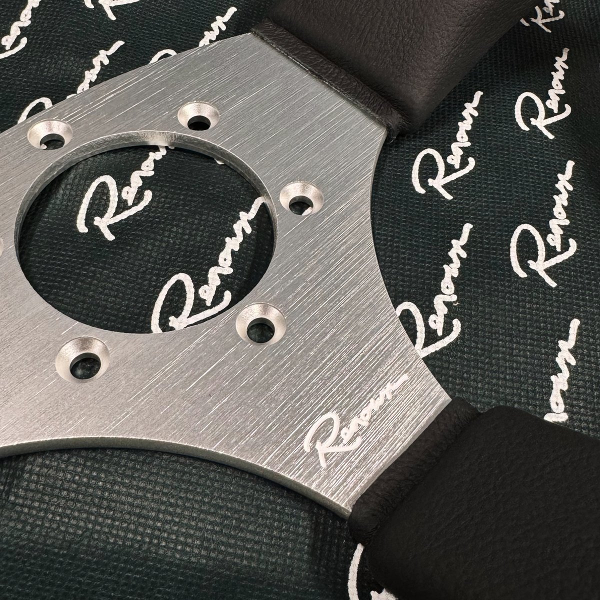 130R シルバー モータースポーツ | Renown Japan