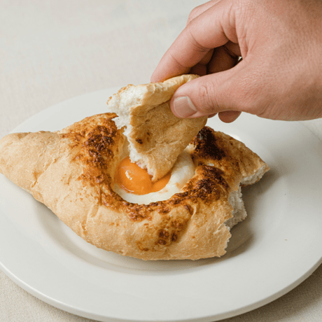 ジョージアのチーズパン「ハチャプリ」