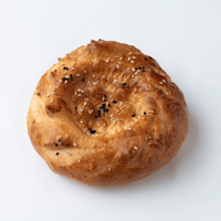 幾何学模様が印象的な中央アジアの主食パン「ノン」
