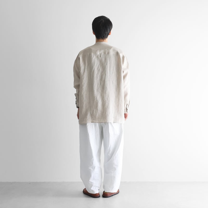 シャトルリネンバンドカラーオーバーシャツ（きなり）【ユニセックス