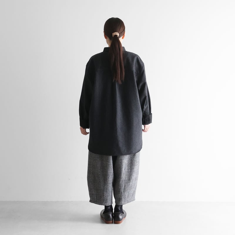美品 【HUIS.】HUIS×尾州” ウールトロバンドカラーオーバーシャツ 黒 HUIS×尾州”ウールトロバンドカラーオーバーシャツ 015をリリースしま