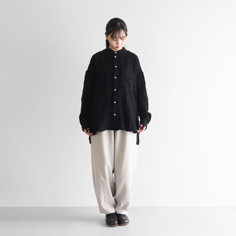 美品 【HUIS.】HUIS×尾州” ウールトロバンドカラーオーバーシャツ 黒 HUIS×尾州”ウールトロバンドカラーオーバーシャツ 015をリリースしま