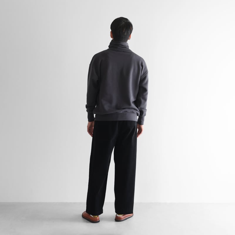 HUIS in house］SUVINスウェットタートルプルオーバー（ダークグレー