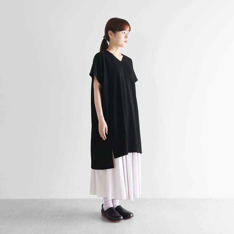 HUIS in house］綿麻天竺半袖Vネックワンピース（ブラック）【レディス