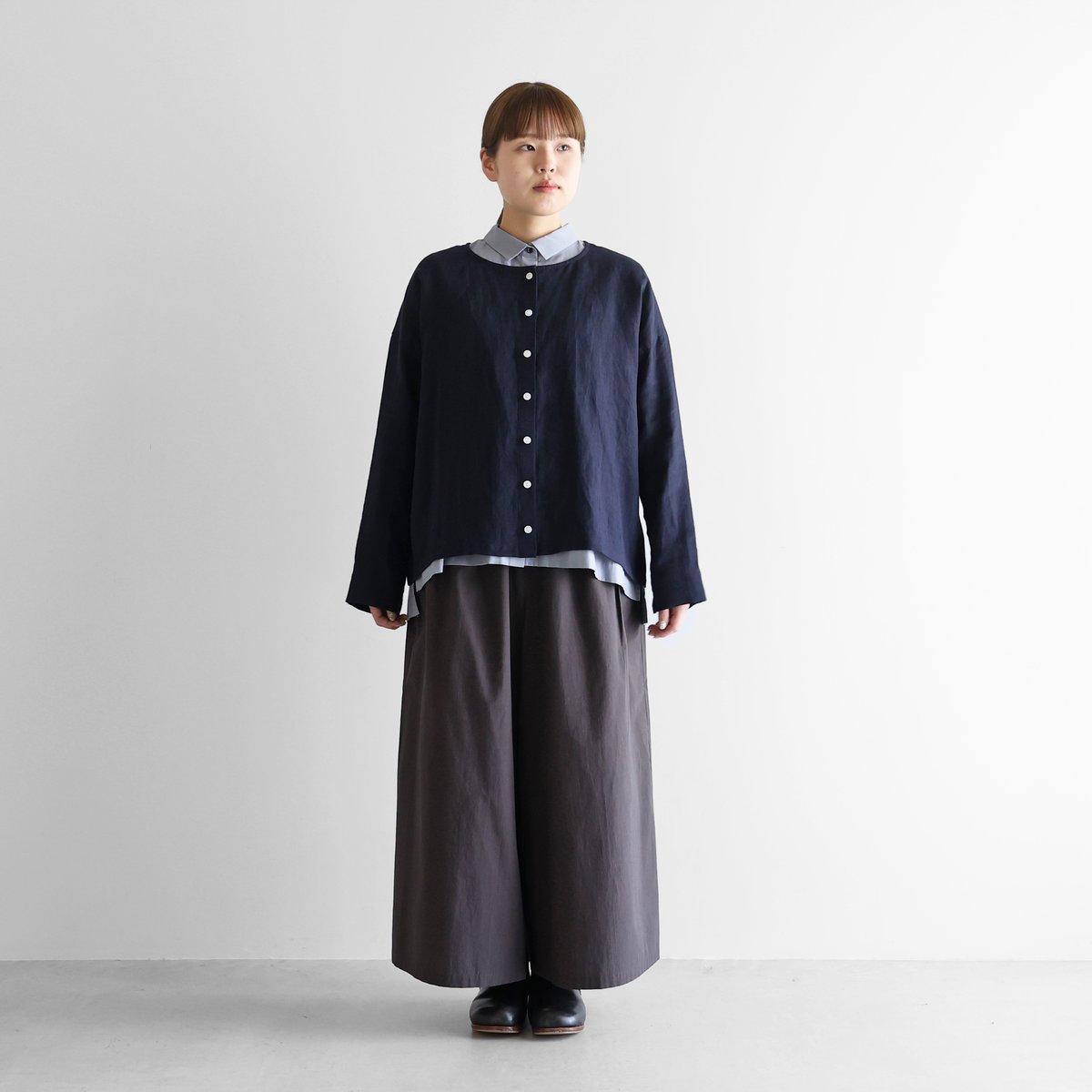huis シャトルリネンショートカーディガン 190A6678f.jpg