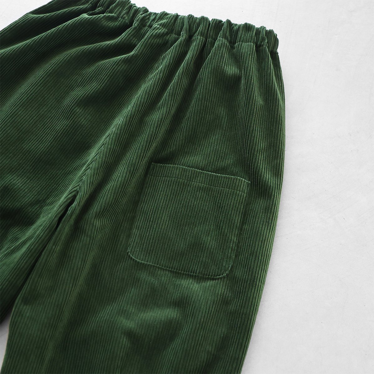 シャトルコーデュロイバルーンパンツ（太畝・エバーグリーン）【ユニ