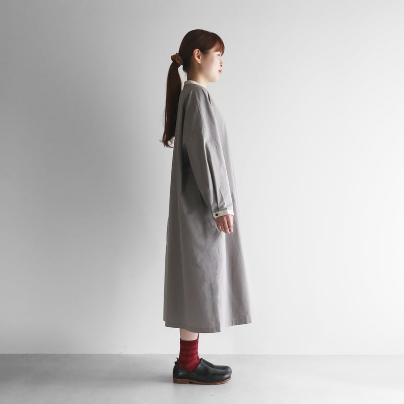 HUIS. ハウス シャトルリネンバンドカラーワンピース U213 HUIS.】U213 シャトルリネンバンドカラーワンピース（ブラック