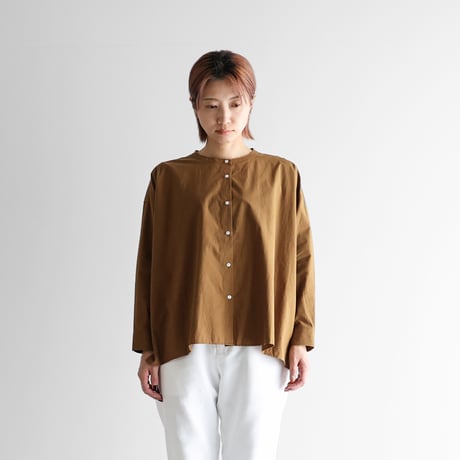 オーガニックコットンバンドカラーワイドブラウス（キャメル）【レディス】U104