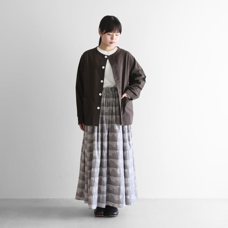 スヴィンオックスフォードノーカラーシャツジャケット（ブラウングレー